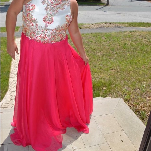 Prom dress. Size 20W but runs as an 18. - Picture 4 of 4